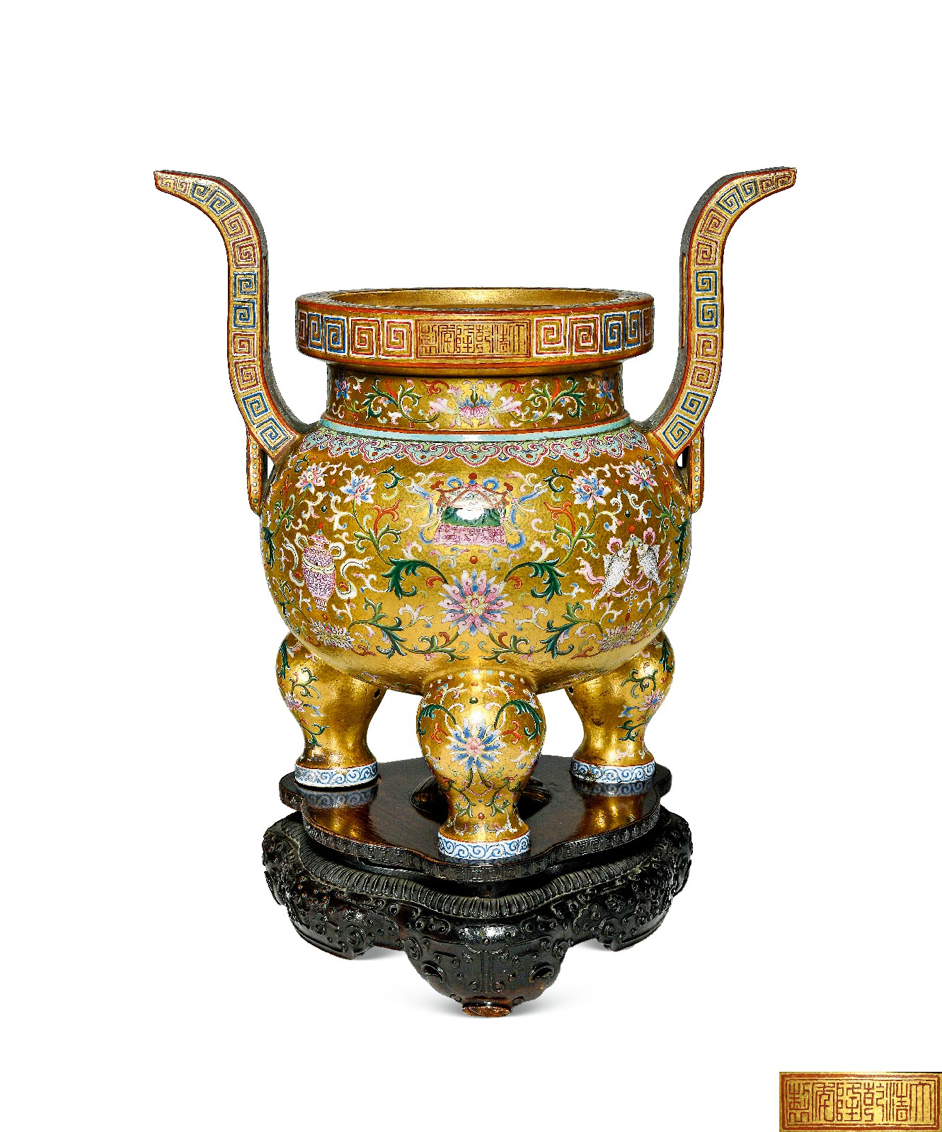 清乾隆 御制金地粉彩番莲八吉祥纹朝天耳三足炉（配盖、座）