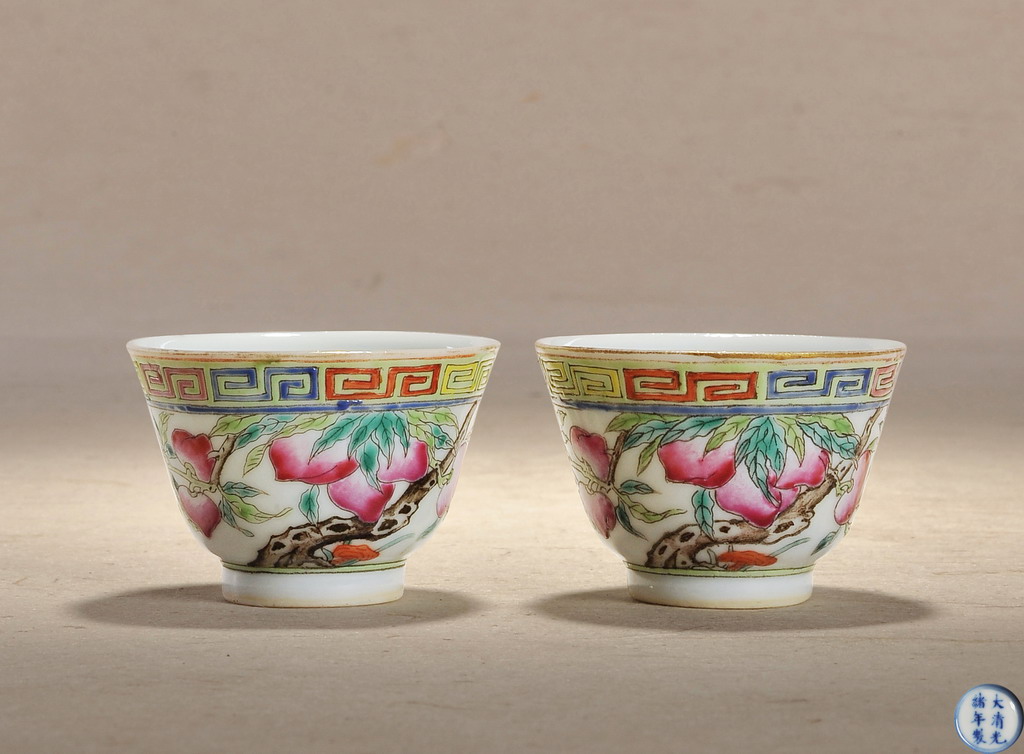 清光绪  粉彩九桃纹小杯（一对） 