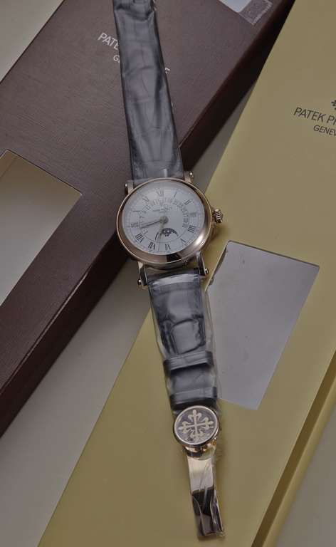百達翡麗Patek Philippe萬年曆腕錶（全新）